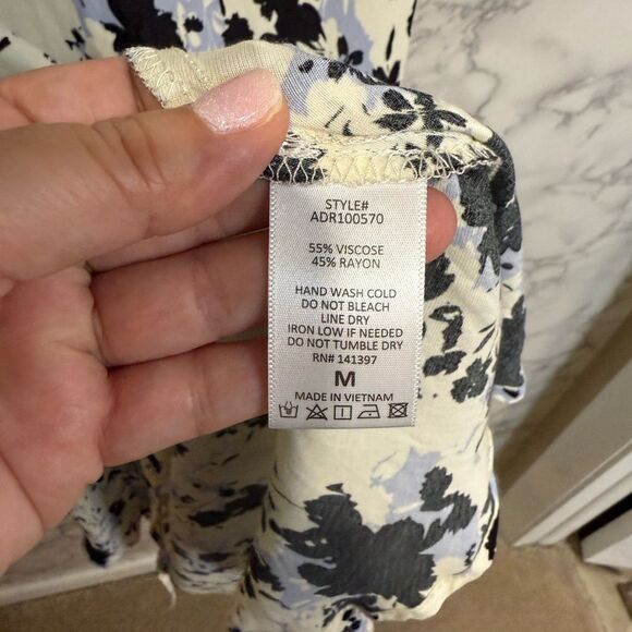 NEW ASTR The Label Women's Floral Off-Shoulder Maxi Dress - Blue/White Size M - Picture 7 of 10